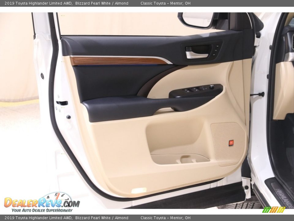 2019 Toyota Highlander Limited AWD Blizzard Pearl White / Almond Photo #4