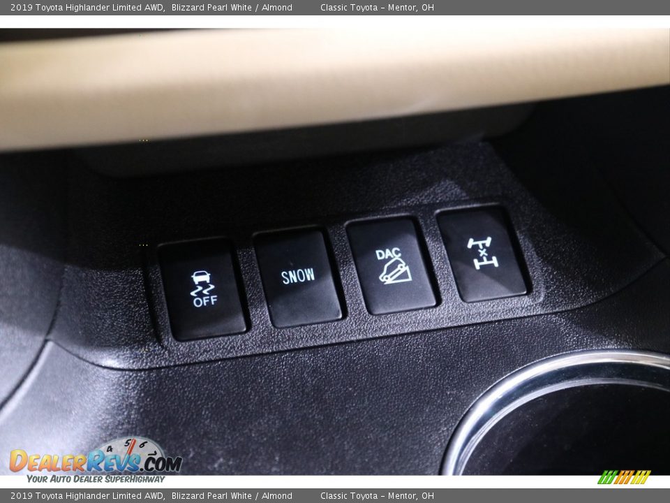 2019 Toyota Highlander Limited AWD Blizzard Pearl White / Almond Photo #16