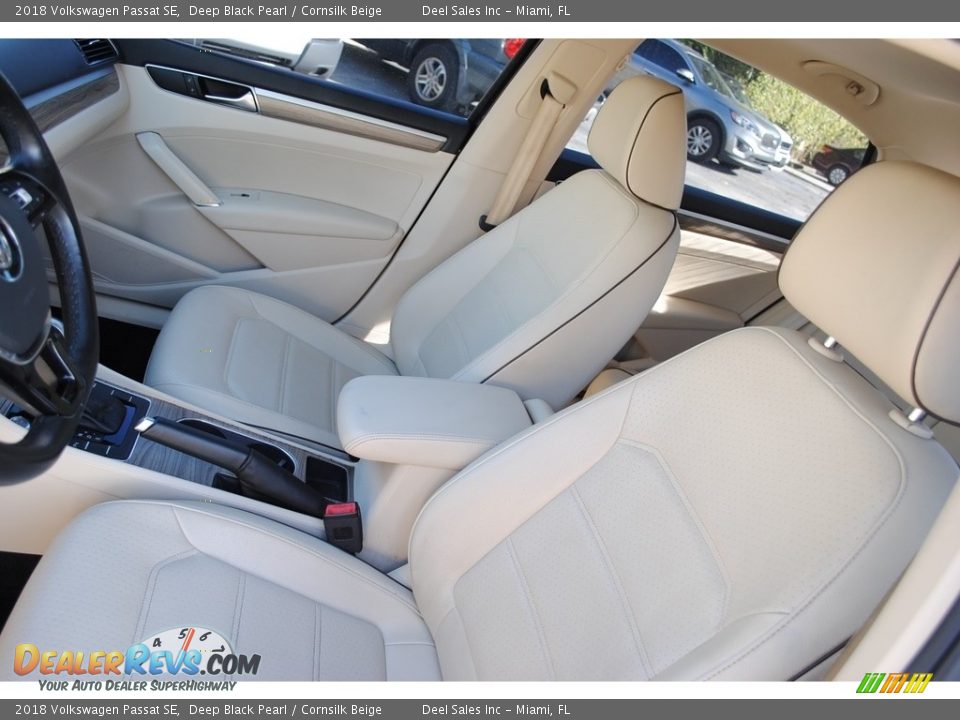 2018 Volkswagen Passat SE Deep Black Pearl / Cornsilk Beige Photo #8