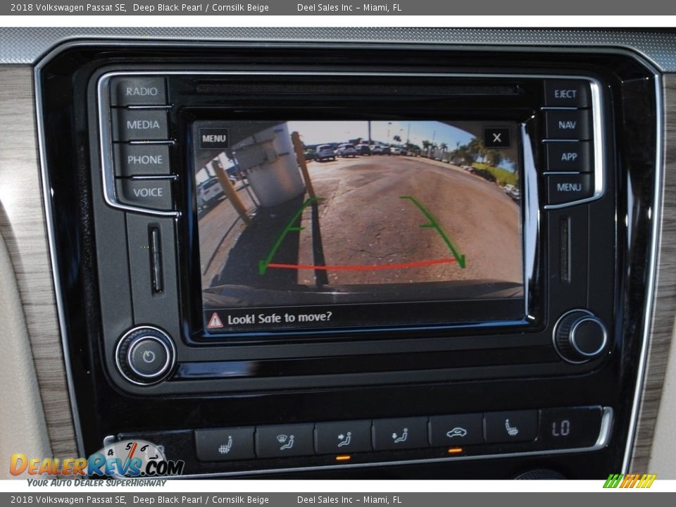 2018 Volkswagen Passat SE Deep Black Pearl / Cornsilk Beige Photo #12
