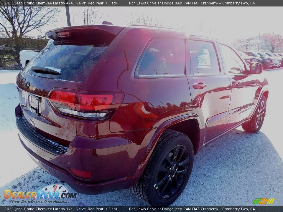 2021 Jeep Grand Cherokee Laredo 4x4 Velvet Red Pearl / Black Photo #5