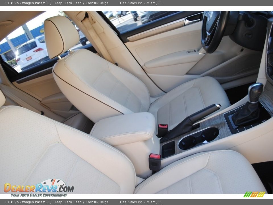 2018 Volkswagen Passat SE Deep Black Pearl / Cornsilk Beige Photo #18