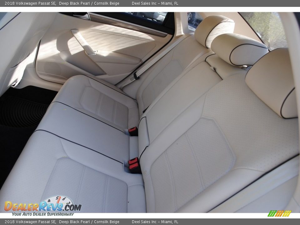 2018 Volkswagen Passat SE Deep Black Pearl / Cornsilk Beige Photo #19