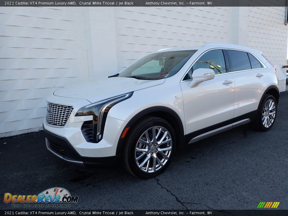Front 3/4 View of 2021 Cadillac XT4 Premium Luxury AWD Photo #2