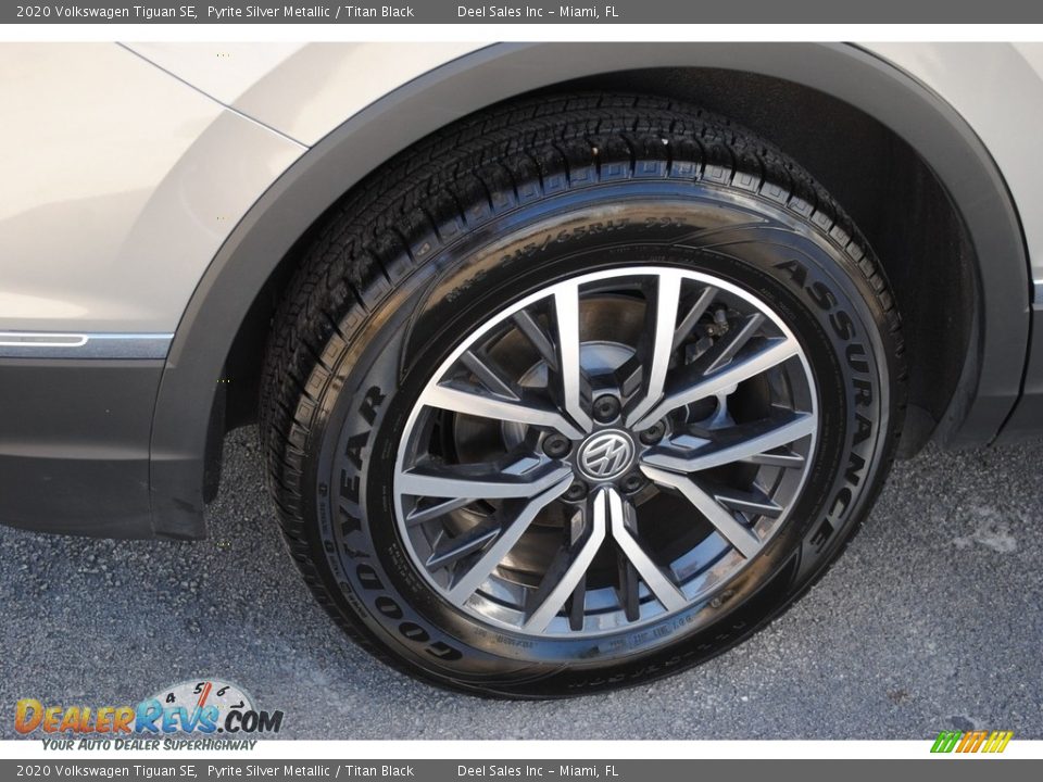 2020 Volkswagen Tiguan SE Pyrite Silver Metallic / Titan Black Photo #9