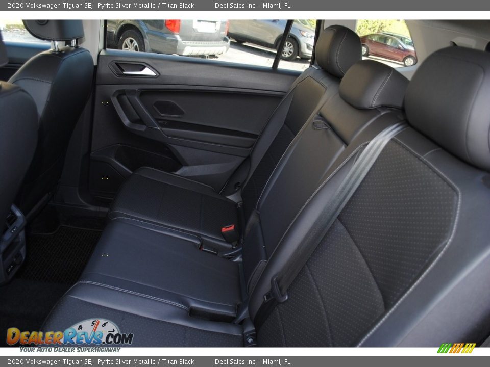 2020 Volkswagen Tiguan SE Pyrite Silver Metallic / Titan Black Photo #10