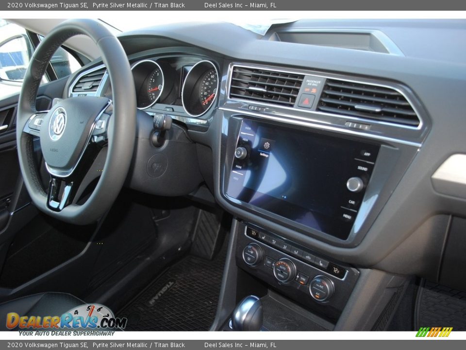 2020 Volkswagen Tiguan SE Pyrite Silver Metallic / Titan Black Photo #18