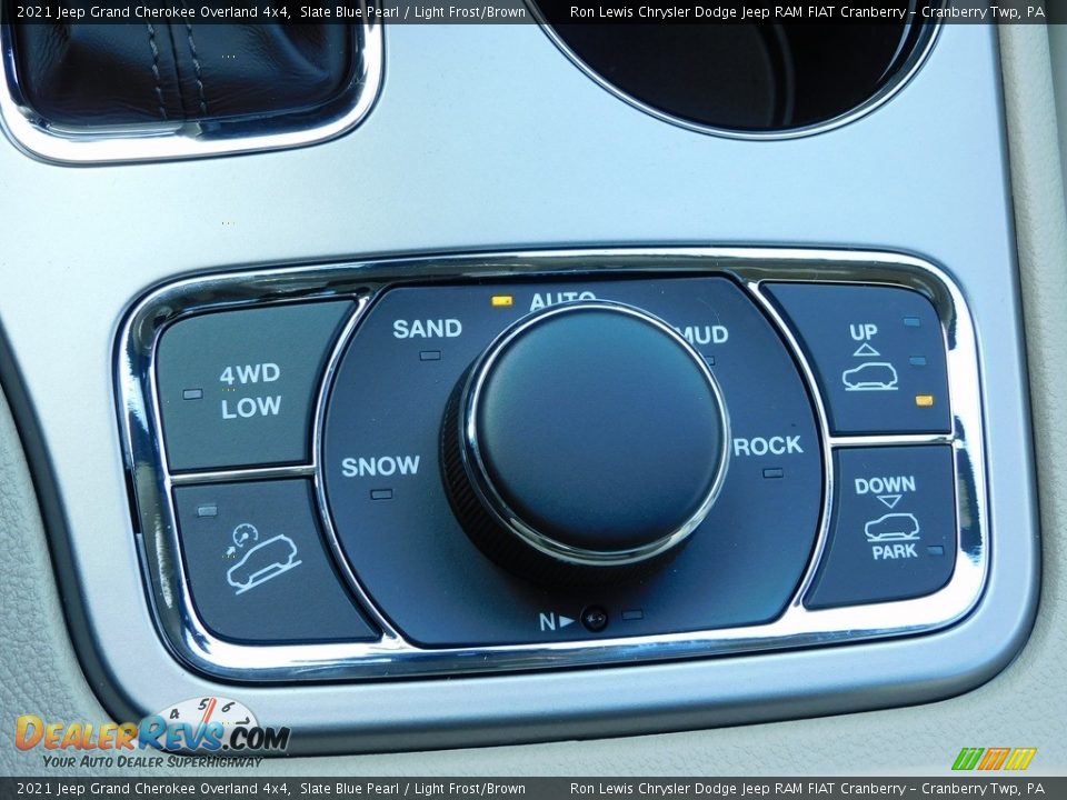 Controls of 2021 Jeep Grand Cherokee Overland 4x4 Photo #19