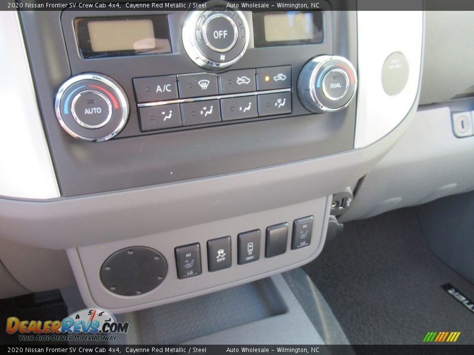 Controls of 2020 Nissan Frontier SV Crew Cab 4x4 Photo #17