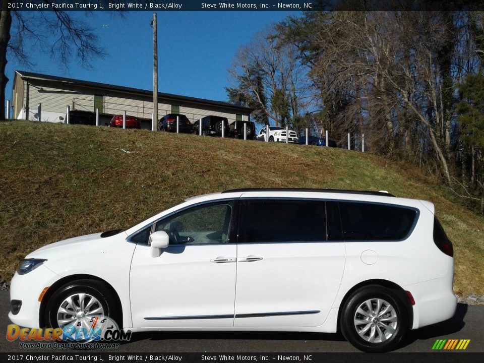 2017 Chrysler Pacifica Touring L Bright White / Black/Alloy Photo #1