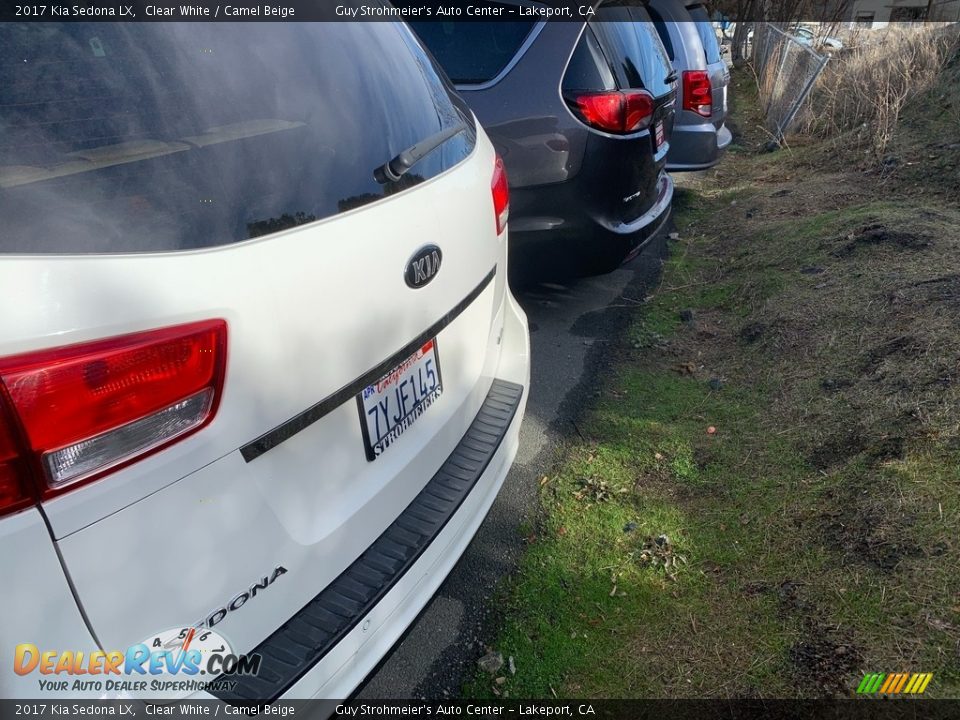 2017 Kia Sedona LX Clear White / Camel Beige Photo #6