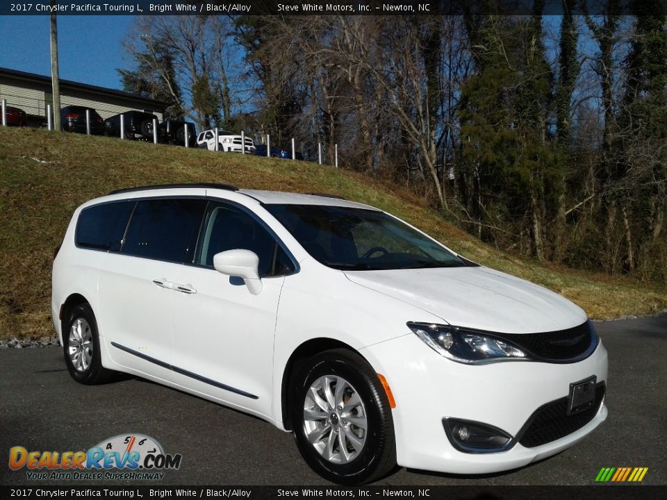 2017 Chrysler Pacifica Touring L Bright White / Black/Alloy Photo #4