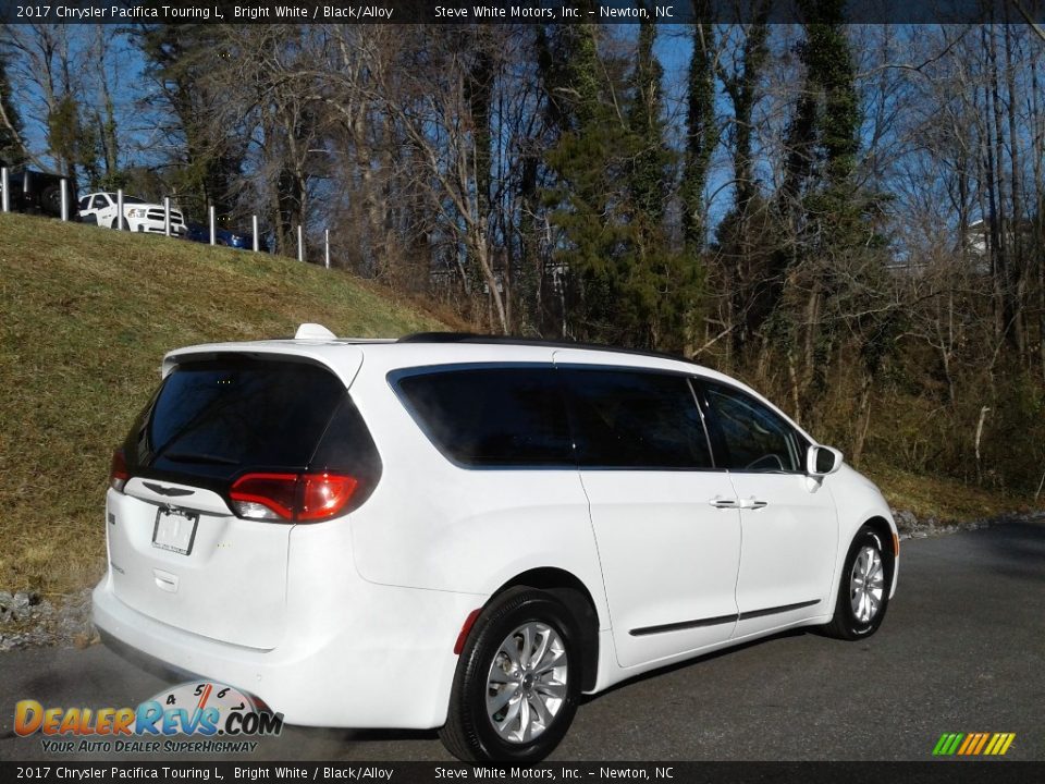 2017 Chrysler Pacifica Touring L Bright White / Black/Alloy Photo #6