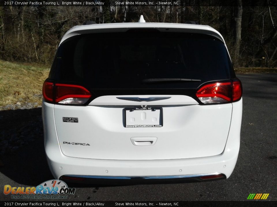 2017 Chrysler Pacifica Touring L Bright White / Black/Alloy Photo #7