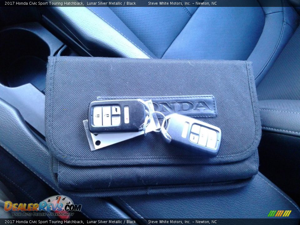 Keys of 2017 Honda Civic Sport Touring Hatchback Photo #27