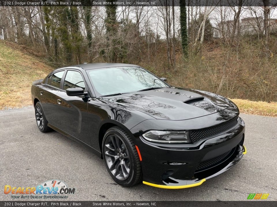 Front 3/4 View of 2021 Dodge Charger R/T Photo #4