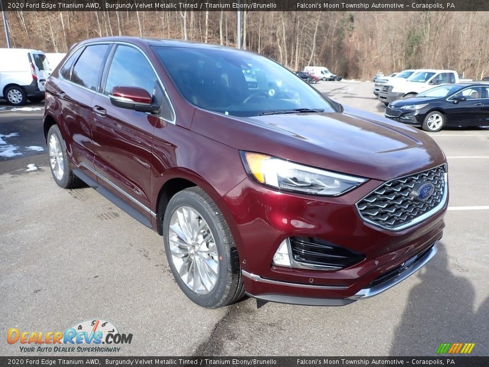 Front 3/4 View of 2020 Ford Edge Titanium AWD Photo #3