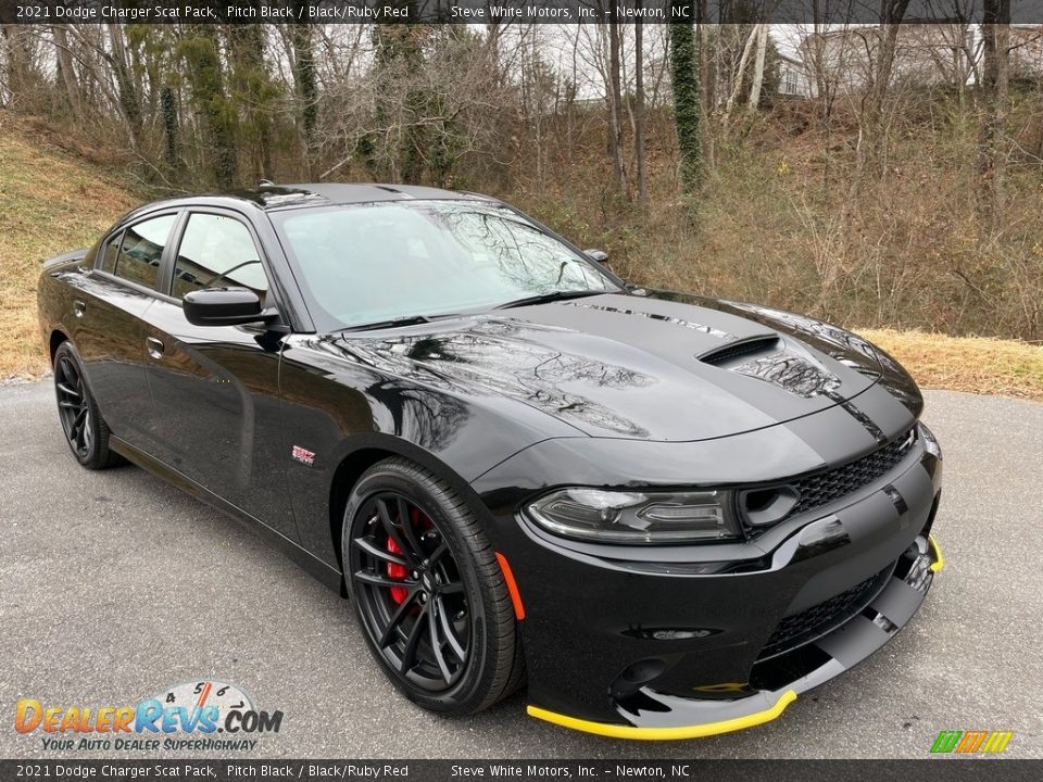 Front 3/4 View of 2021 Dodge Charger Scat Pack Photo #4