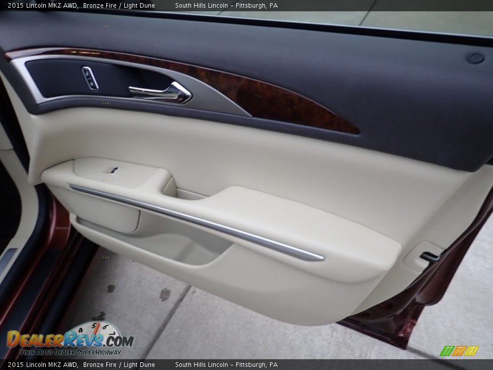 Door Panel of 2015 Lincoln MKZ AWD Photo #13