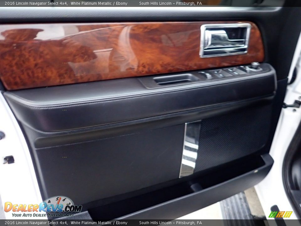 Door Panel of 2016 Lincoln Navigator Select 4x4 Photo #19