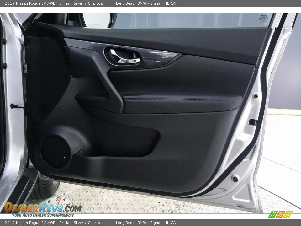 Door Panel of 2019 Nissan Rogue SV AWD Photo #24