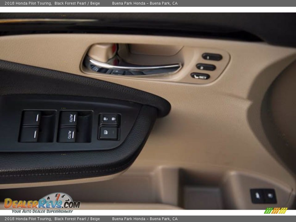 Door Panel of 2018 Honda Pilot Touring Photo #33