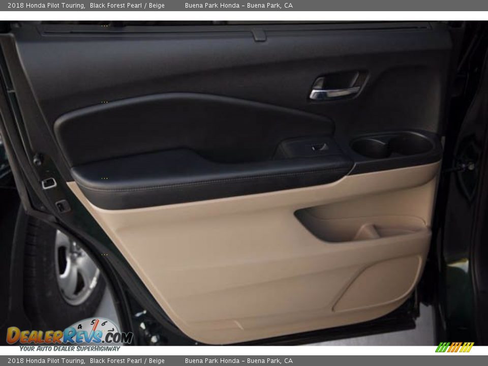 Door Panel of 2018 Honda Pilot Touring Photo #34