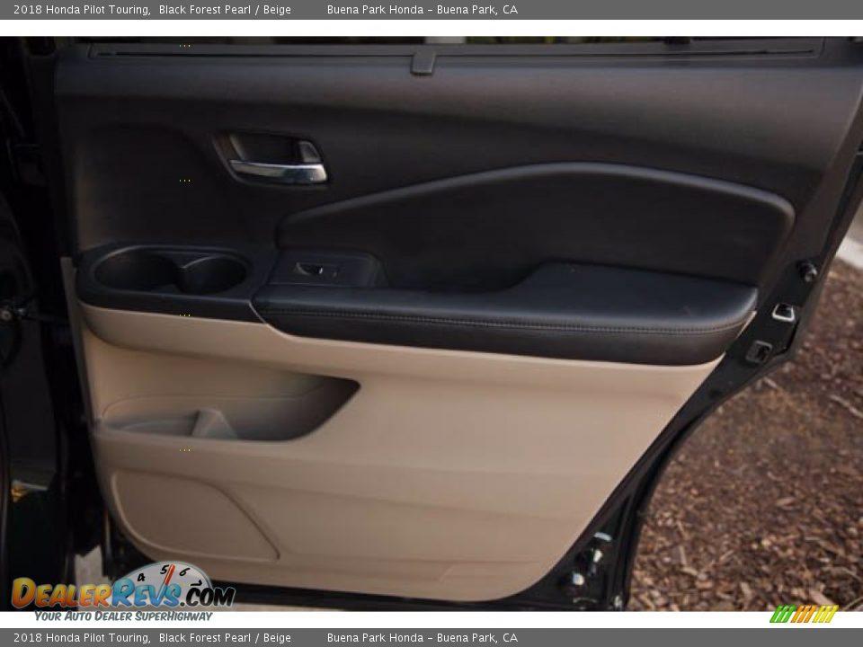 Door Panel of 2018 Honda Pilot Touring Photo #35