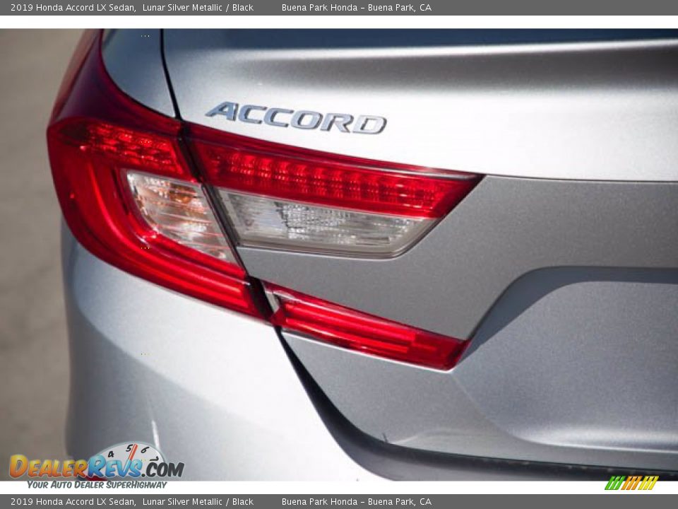 2019 Honda Accord LX Sedan Lunar Silver Metallic / Black Photo #12