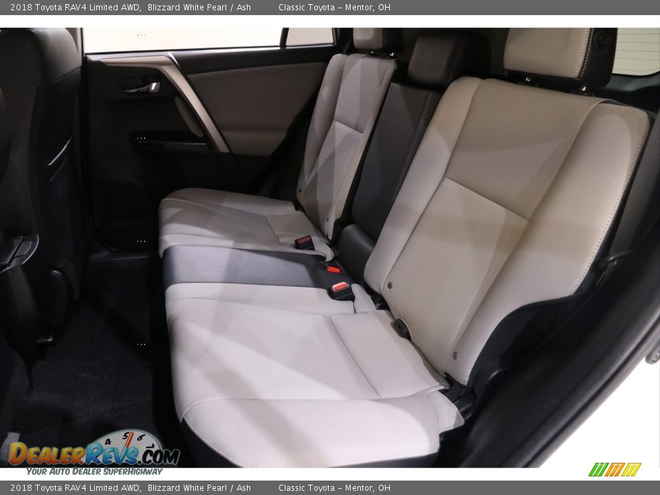 2018 Toyota RAV4 Limited AWD Blizzard White Pearl / Ash Photo #17