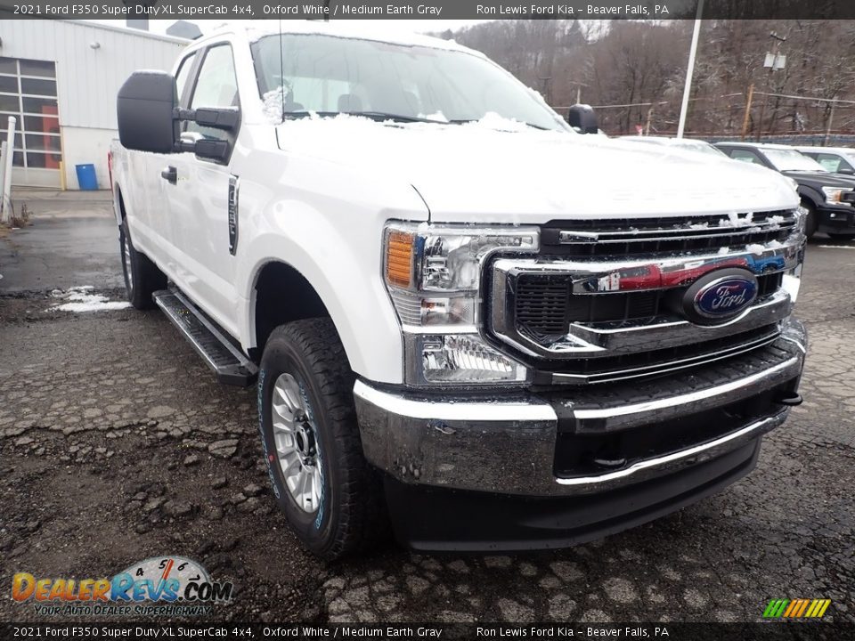 2021 Ford F350 Super Duty XL SuperCab 4x4 Oxford White / Medium Earth Gray Photo #3