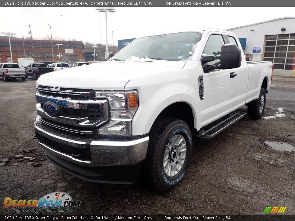 2021 Ford F350 Super Duty XL SuperCab 4x4 Oxford White / Medium Earth Gray Photo #5