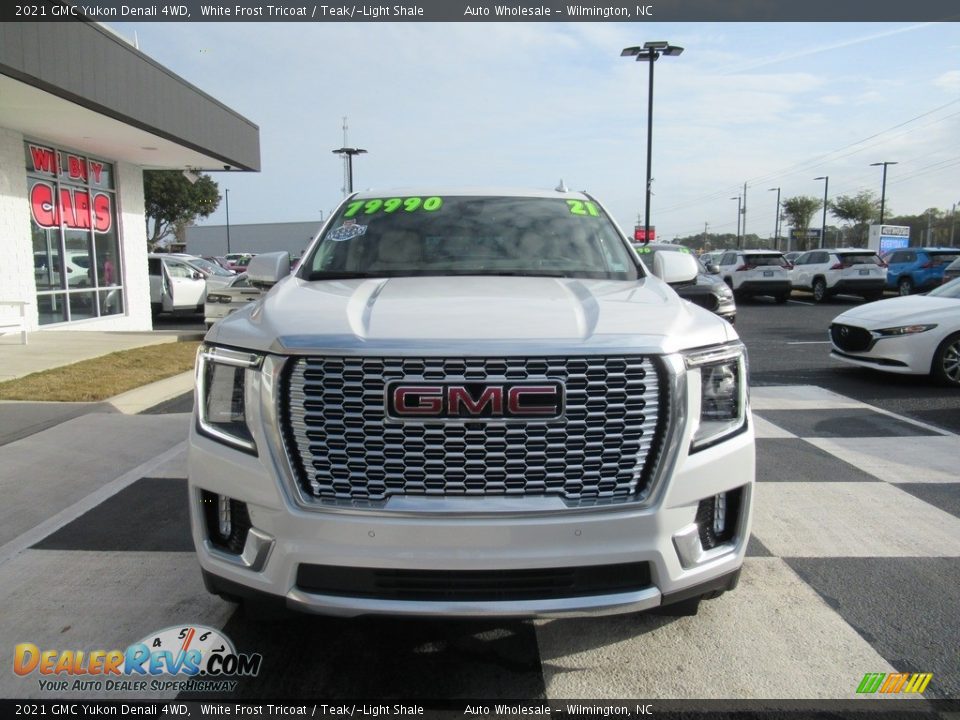 2021 GMC Yukon Denali 4WD White Frost Tricoat / Teak/­Light Shale Photo #2
