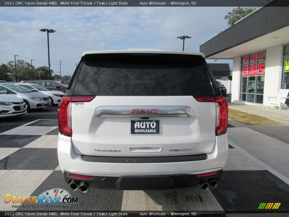 2021 GMC Yukon Denali 4WD White Frost Tricoat / Teak/­Light Shale Photo #4