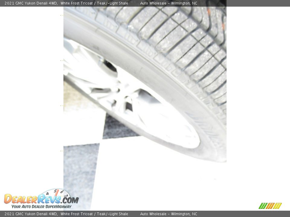 2021 GMC Yukon Denali 4WD White Frost Tricoat / Teak/­Light Shale Photo #8