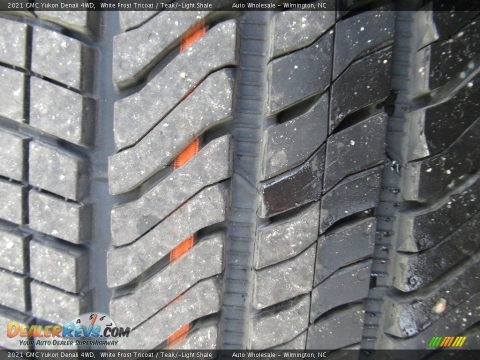 2021 GMC Yukon Denali 4WD White Frost Tricoat / Teak/­Light Shale Photo #9