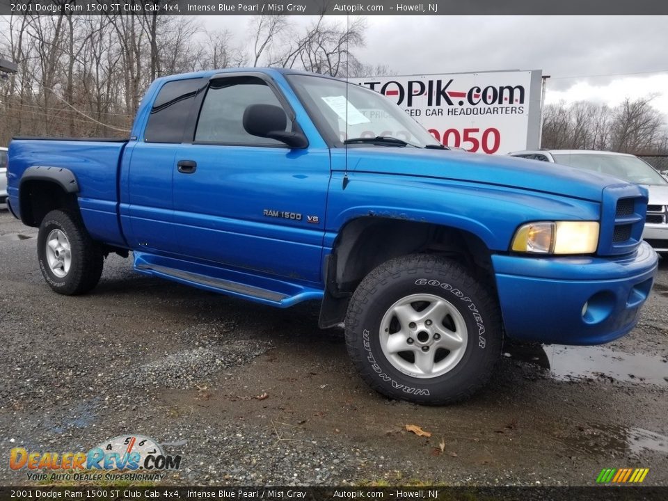 2001 Dodge Ram 1500 ST Club Cab 4x4 Intense Blue Pearl / Mist Gray Photo #1