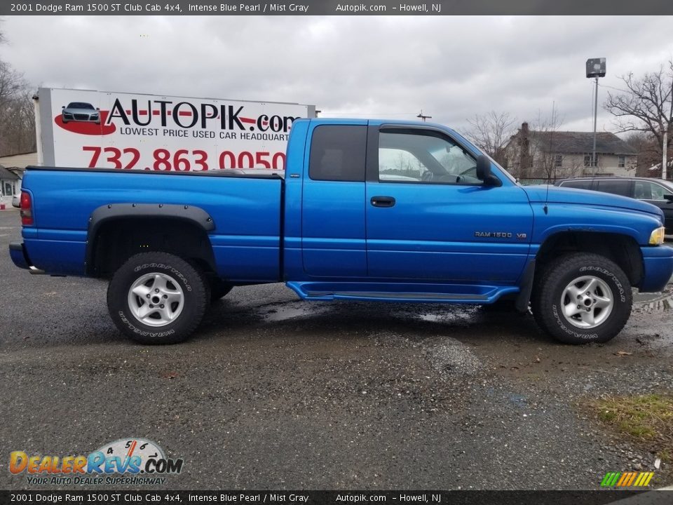 2001 Dodge Ram 1500 ST Club Cab 4x4 Intense Blue Pearl / Mist Gray Photo #2