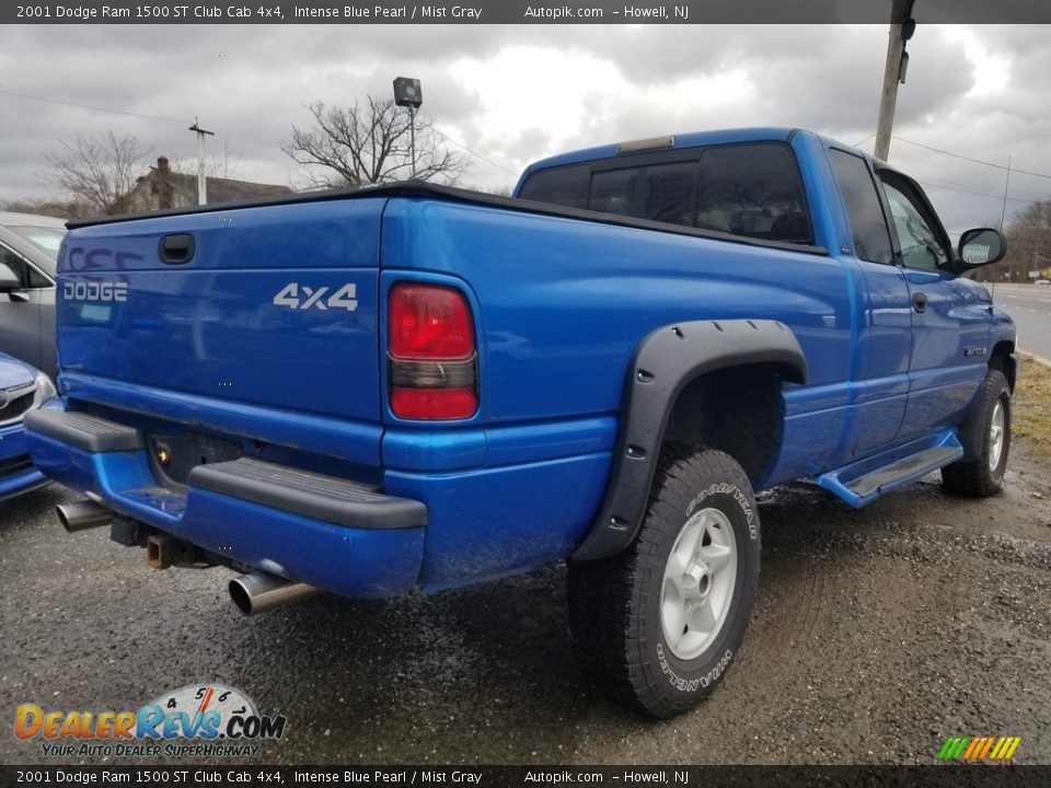 2001 Dodge Ram 1500 ST Club Cab 4x4 Intense Blue Pearl / Mist Gray Photo #3