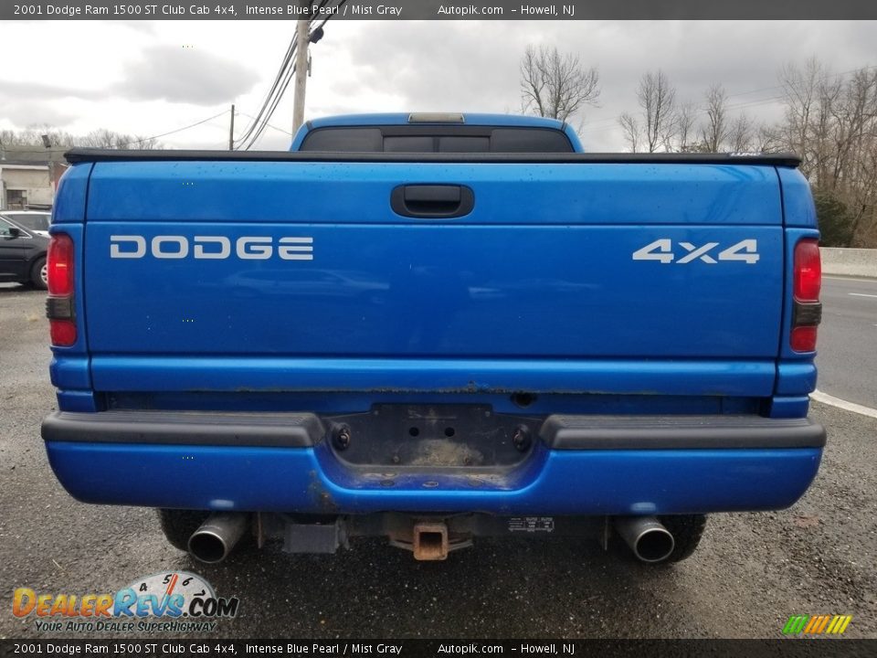 2001 Dodge Ram 1500 ST Club Cab 4x4 Intense Blue Pearl / Mist Gray Photo #4