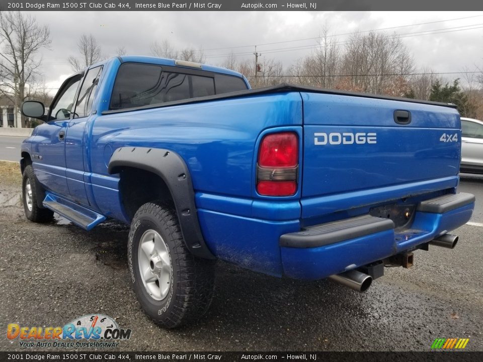 2001 Dodge Ram 1500 ST Club Cab 4x4 Intense Blue Pearl / Mist Gray Photo #5