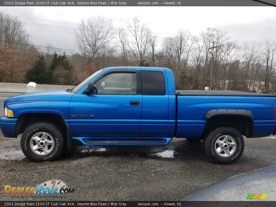 2001 Dodge Ram 1500 ST Club Cab 4x4 Intense Blue Pearl / Mist Gray Photo #6