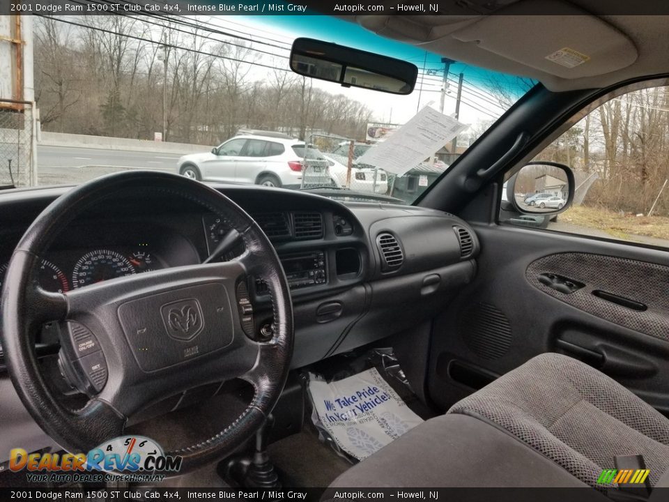 2001 Dodge Ram 1500 ST Club Cab 4x4 Intense Blue Pearl / Mist Gray Photo #9