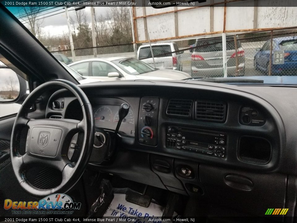 2001 Dodge Ram 1500 ST Club Cab 4x4 Intense Blue Pearl / Mist Gray Photo #11