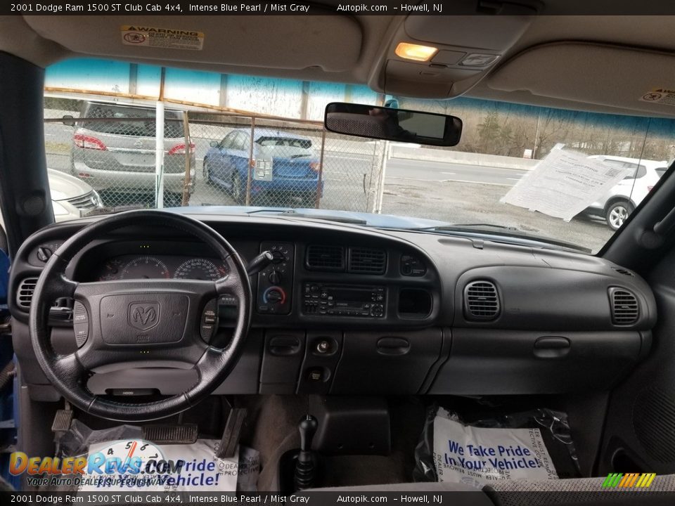 2001 Dodge Ram 1500 ST Club Cab 4x4 Intense Blue Pearl / Mist Gray Photo #12