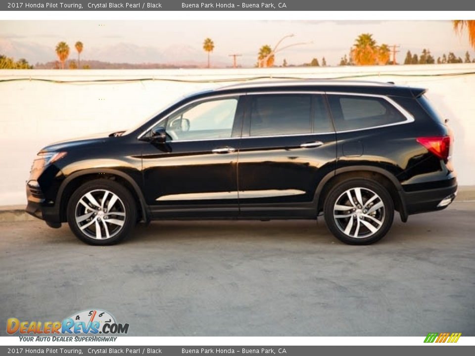 2017 Honda Pilot Touring Crystal Black Pearl / Black Photo #8