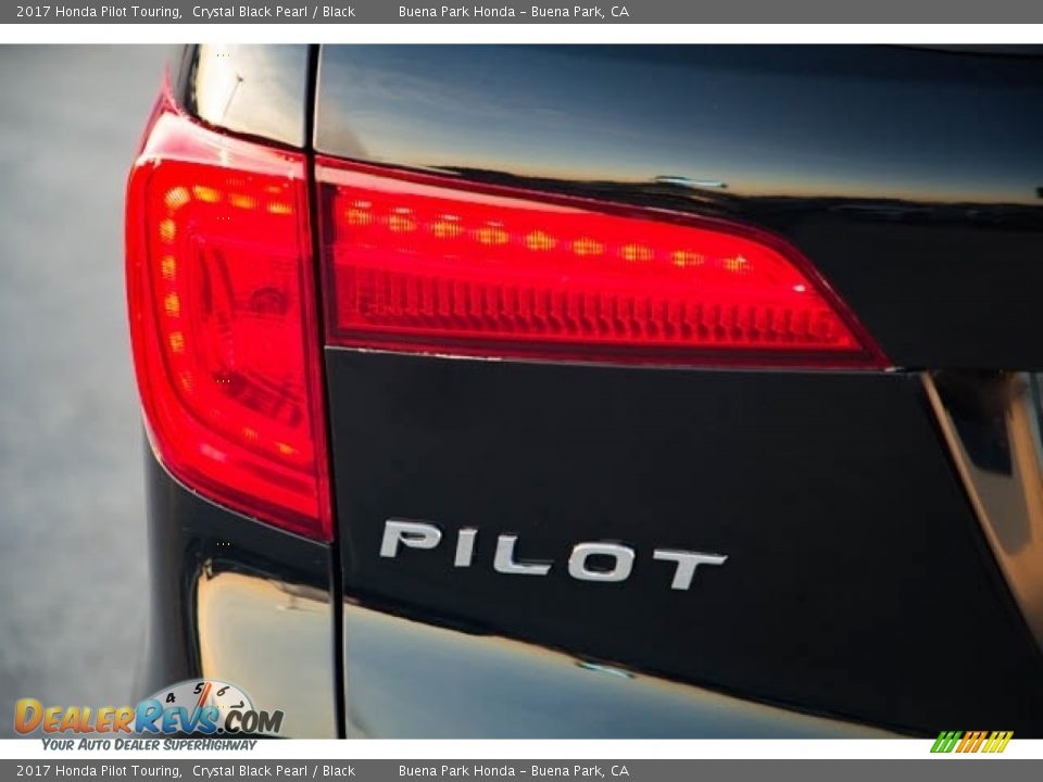 2017 Honda Pilot Touring Crystal Black Pearl / Black Photo #10