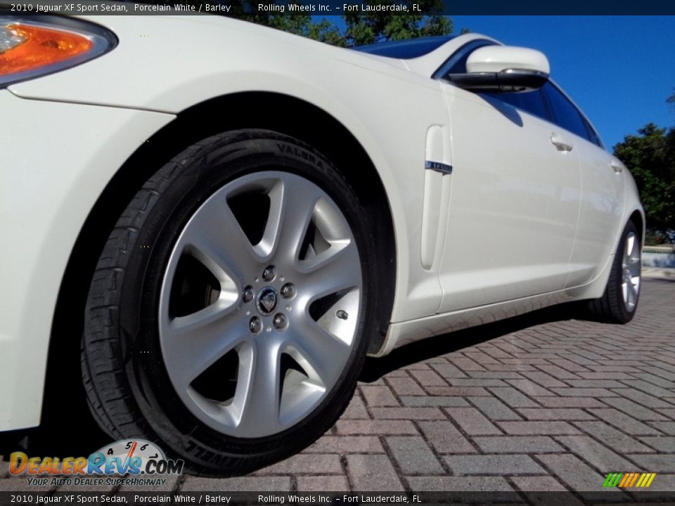 2010 Jaguar XF Sport Sedan Porcelain White / Barley Photo #17