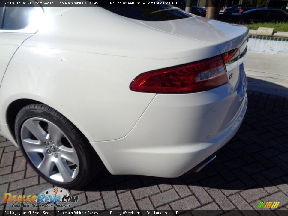 2010 Jaguar XF Sport Sedan Porcelain White / Barley Photo #19