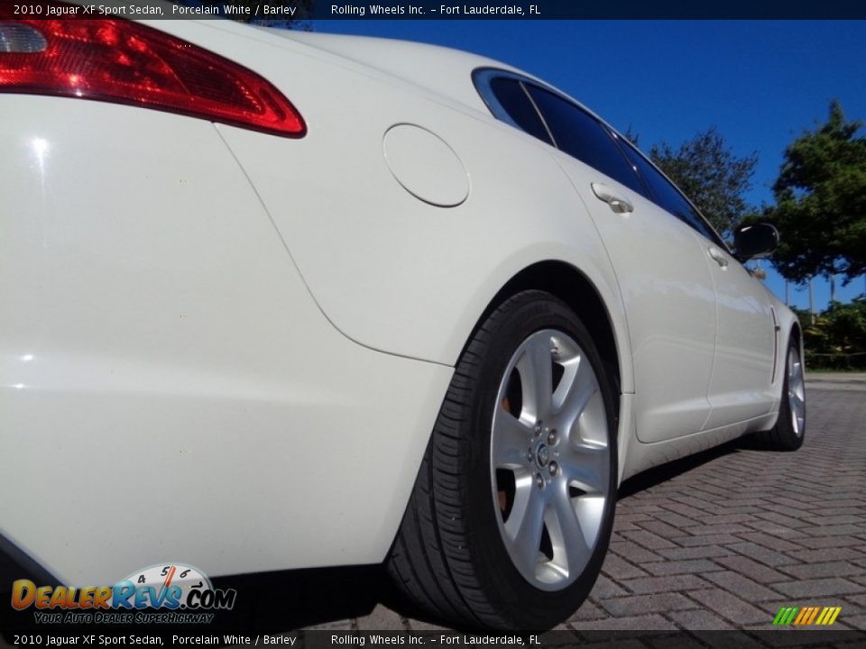 2010 Jaguar XF Sport Sedan Porcelain White / Barley Photo #21